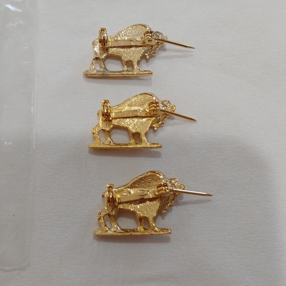 3 Gold Buffalo Pins!!! - Picture 4 of 5